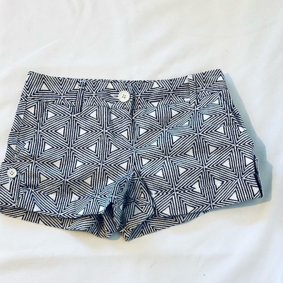 Express black and white shorts - Picture 2 of 6